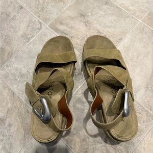 AEROSOLES Suede Buckle Strap Sandals in Olive Green 8.5M
